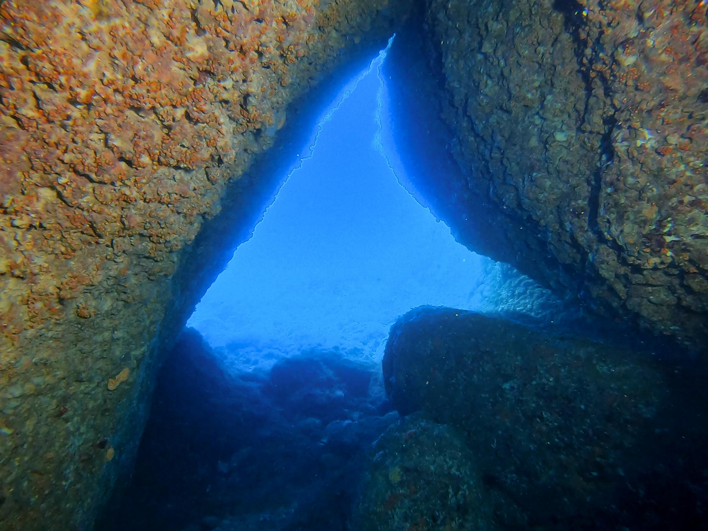 Swimthroughs at Zurziep dive site [Adam Sant]