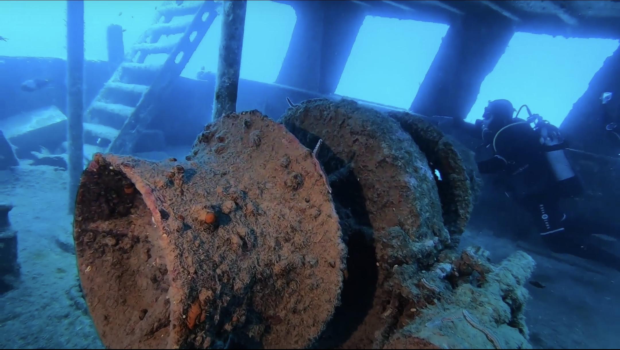 Inside the wreck [Pascal Pardoux]